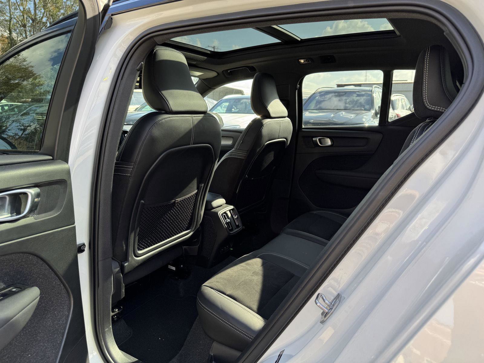 Used 2021 Volvo XC40 T5 R-Design w/ Advanced Package image 17