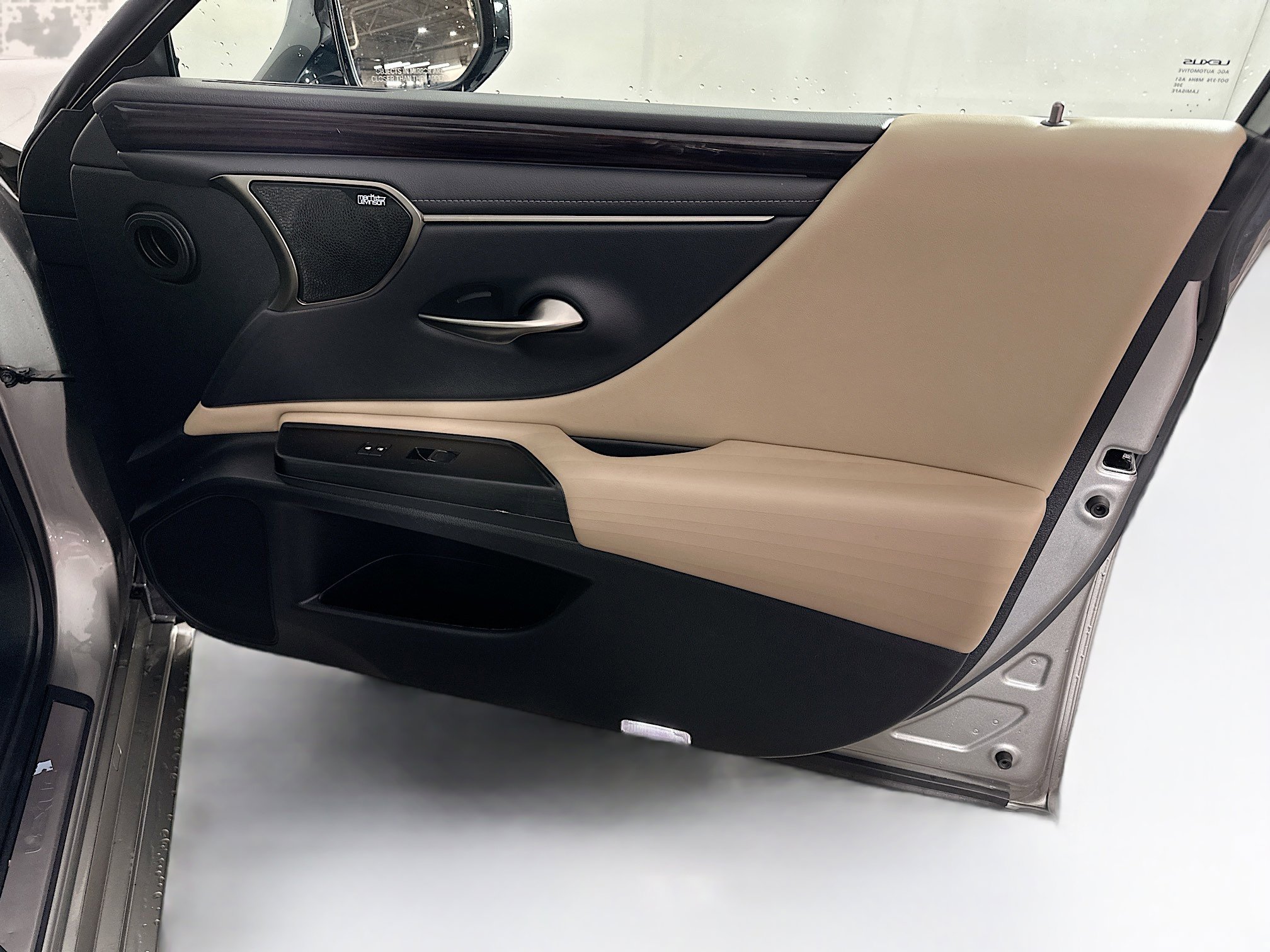 Used 2021 Lexus ES 300h ES 300h Luxury w/ Accessory Package 2 image 34