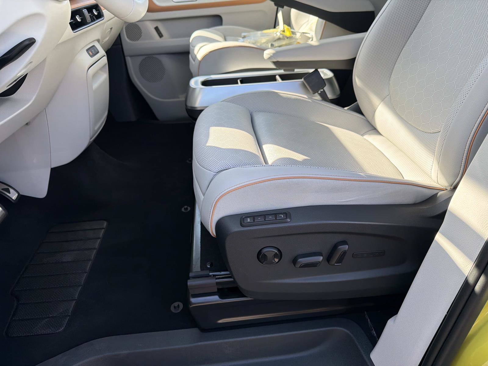 Certified 2025 Volkswagen ID. Buzz 1st Edition RWD image 15