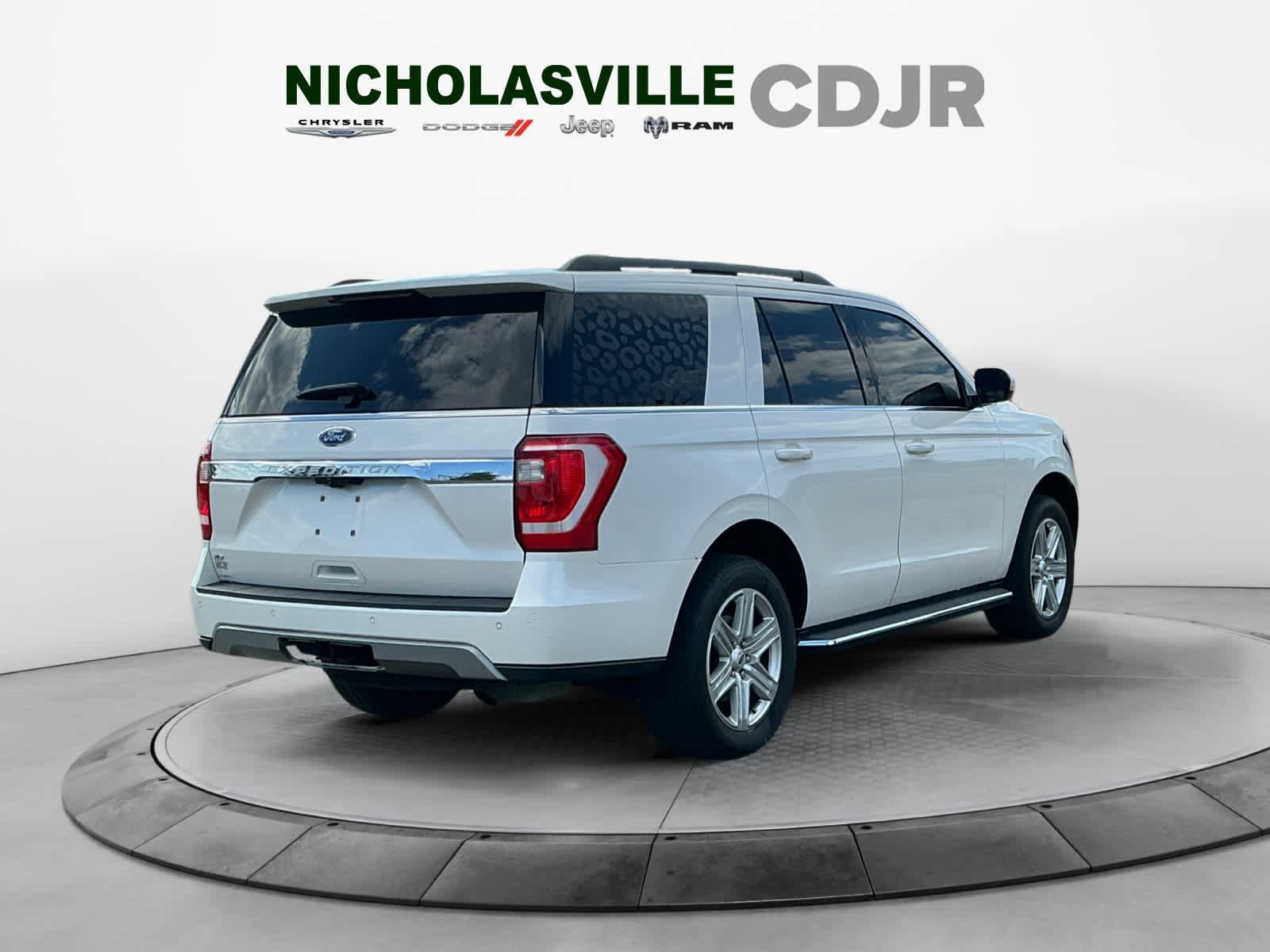 Used 2019 Ford Expedition XLT w/ Equipment Group 202A RWD image 5