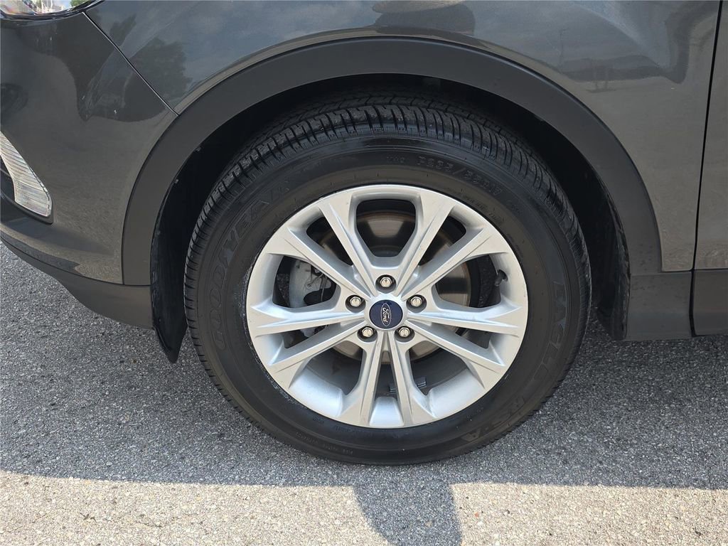 Used 2019 Ford Escape SEL image 9