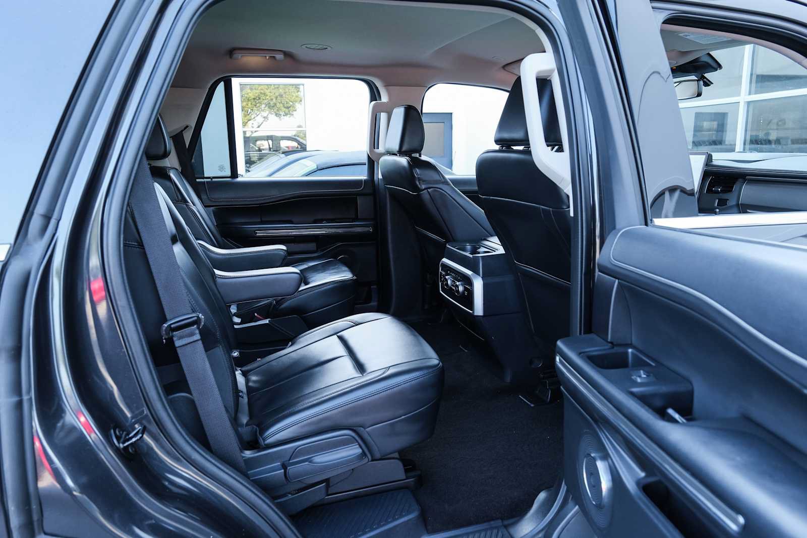 Used 2023 Ford Expedition XLT RWD image 33