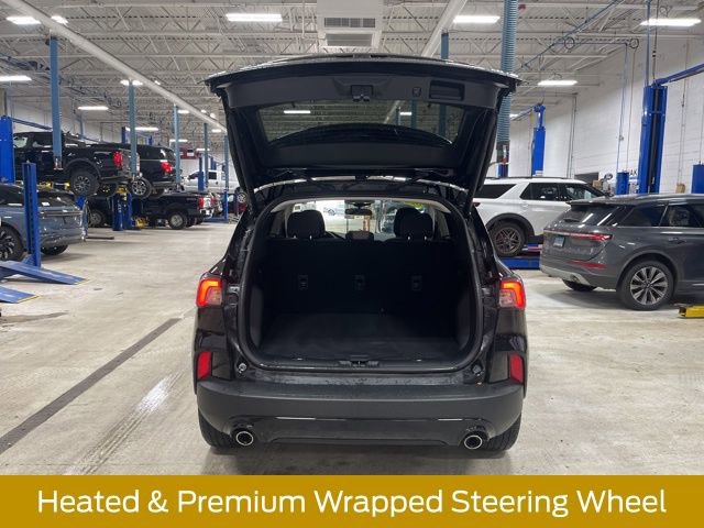 Used 2022 Ford Escape SE w/ SE Sport Appearance Package AWD/4WD image 12