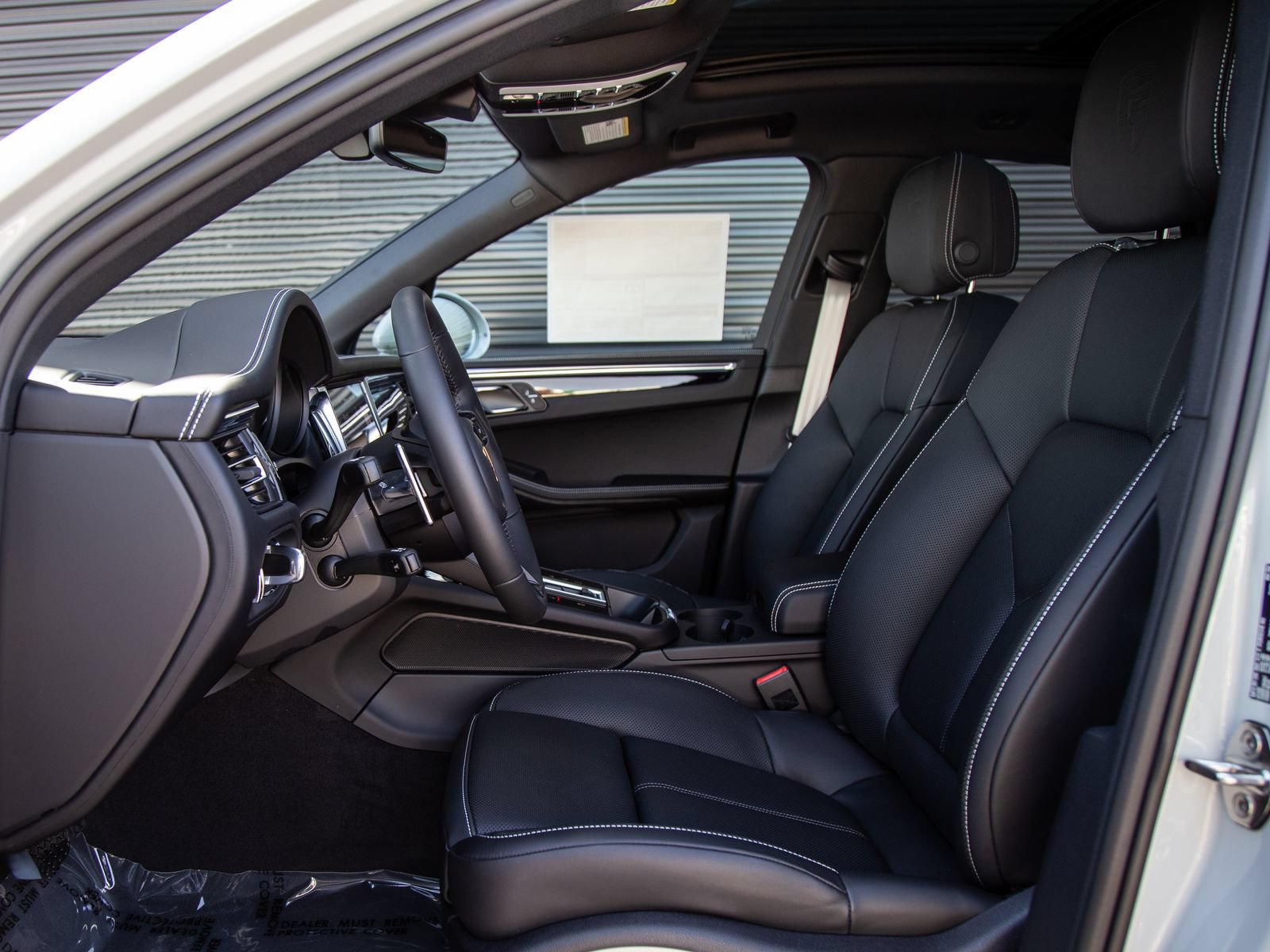 New 2026 Porsche Macan AWD/4WD image 5