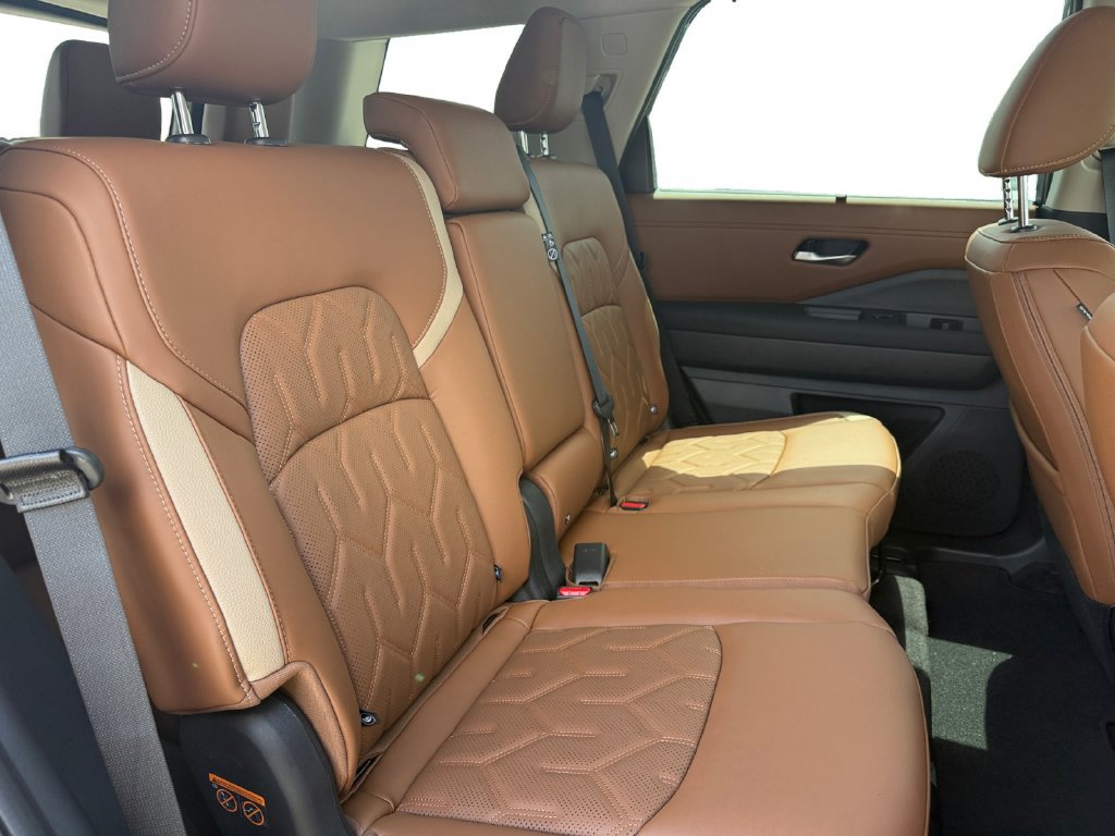 New 2026 Nissan Pathfinder Platinum w/ Cargo Package FWD image 17