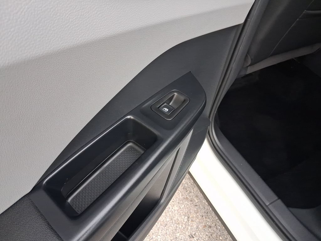 Certified 2023 Volkswagen Taos SE FWD image 17