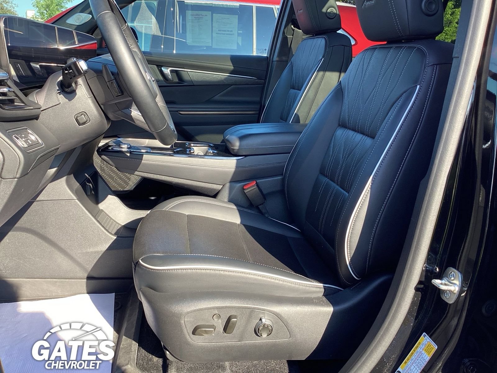 Used 2025 Buick Enclave Avenir w/ Super Cruise Package AWD/4WD image 11
