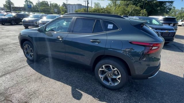 New 2026 Chevrolet Trax LT w/ Sunroof Package FWD image 8