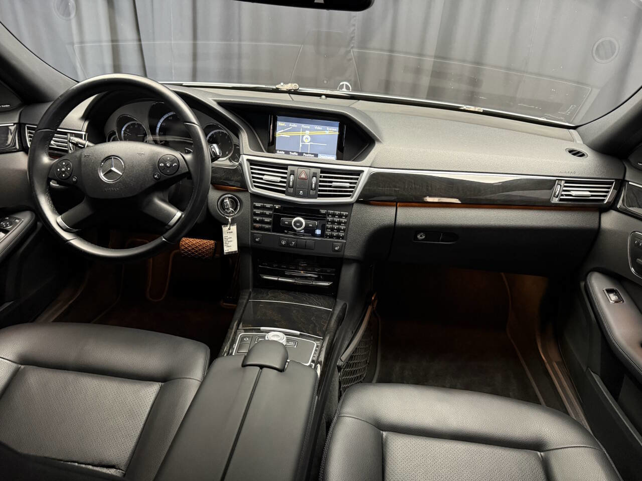 Used 2010 Mercedes-Benz E 350 4MATIC Sedan image 20