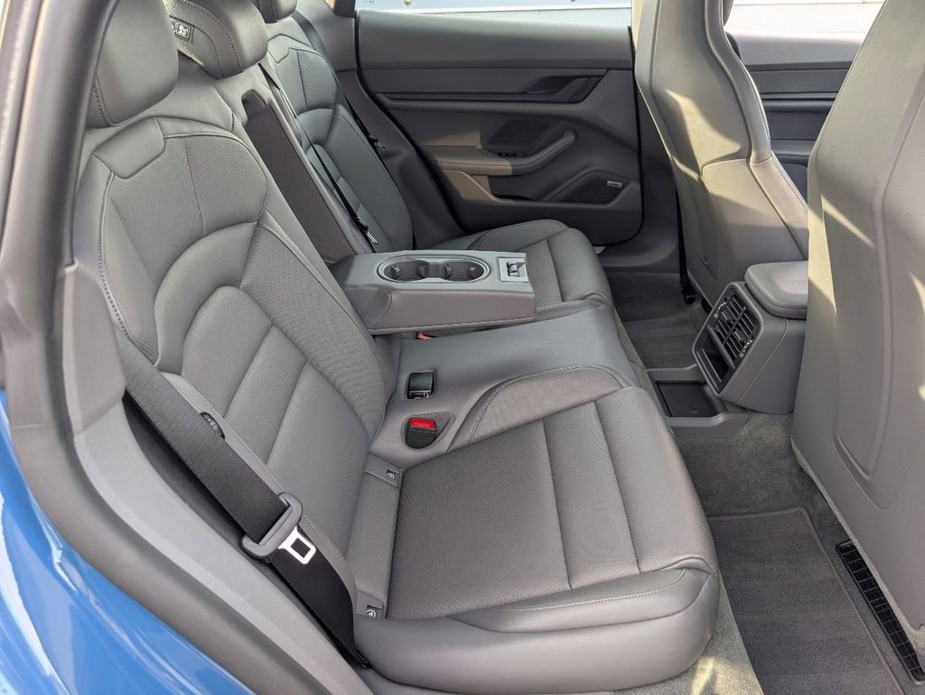 Used 2024 Porsche Taycan image 7