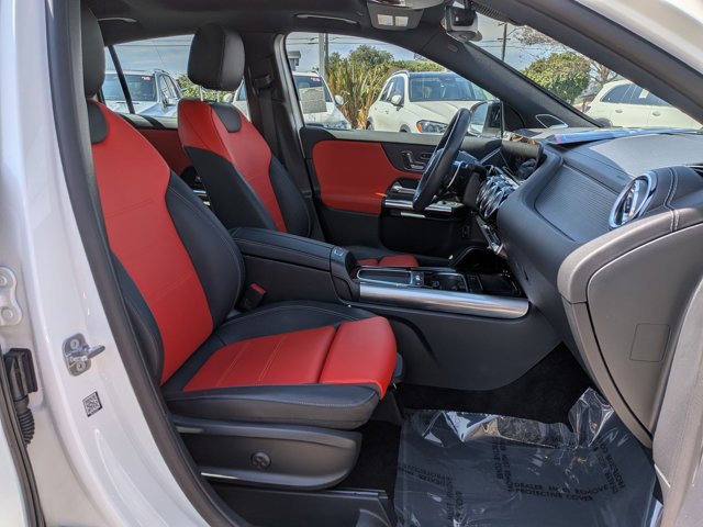 Used 2024 Mercedes-Benz GLA 35 AMG 4MATIC image 21