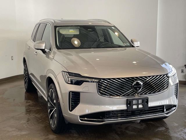 Used 2025 Volvo XC90 B6 Plus image 2