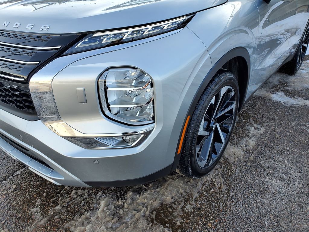 Used 2024 Mitsubishi Outlander SE image 13
