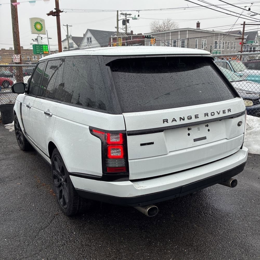 Used 2015 Land Rover Range Rover Supercharged image 4