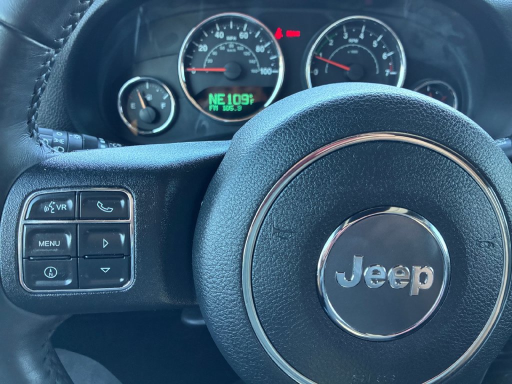 Used 2017 Jeep Wrangler Rubicon w/ Power Convenience Group AWD/4WD image 10