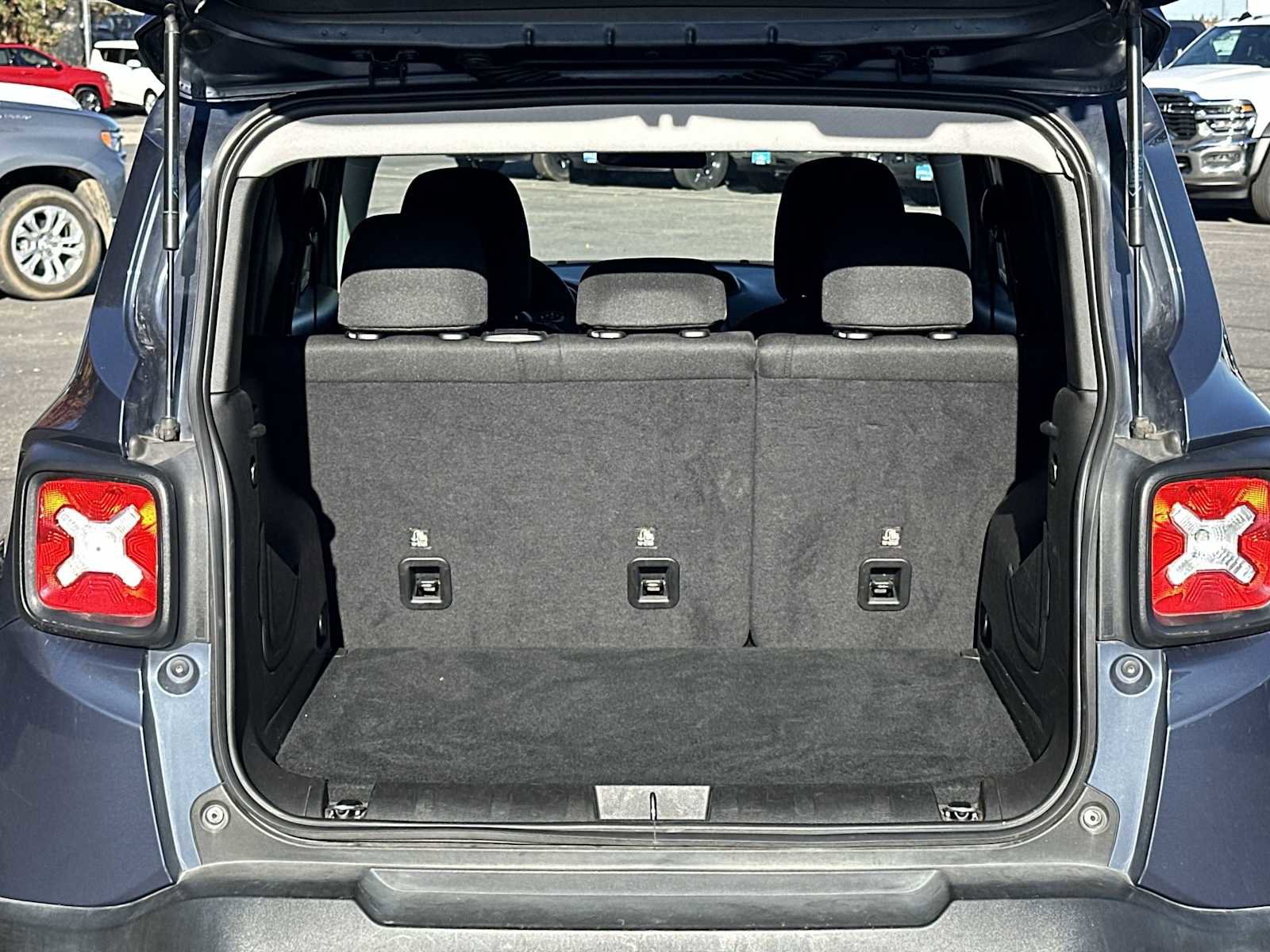 Used 2023 Jeep Renegade Latitude image 19