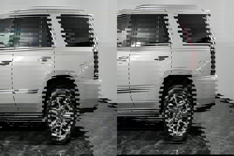 Used 2015 Cadillac Escalade Premium image 7