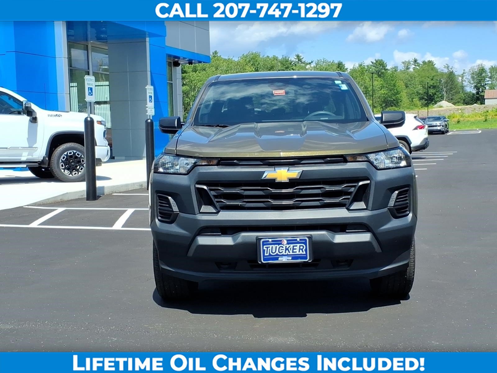 Used 2023 Chevrolet Colorado W/T AWD/4WD image 2
