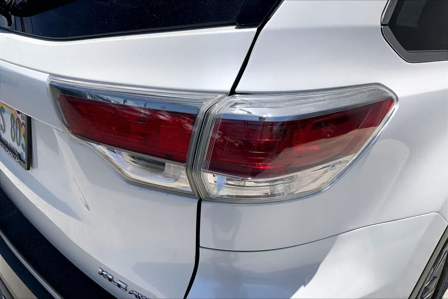 Used 2014 Toyota Highlander XLE w/ Preferred Accessory Package AWD/4WD image 32