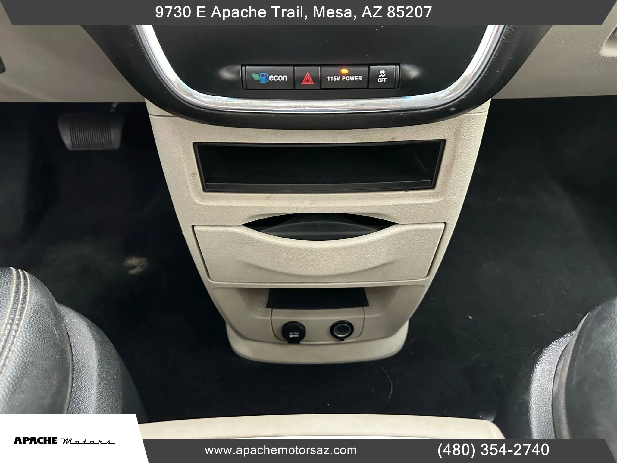 Used 2014 Chrysler Town & Country Touring image 28