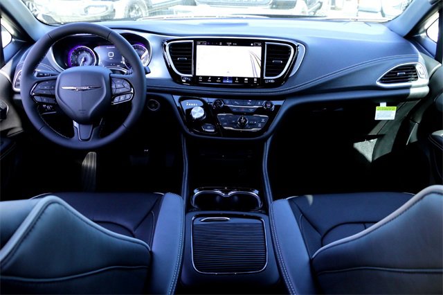 New 2026 Chrysler Pacifica Limited image 24