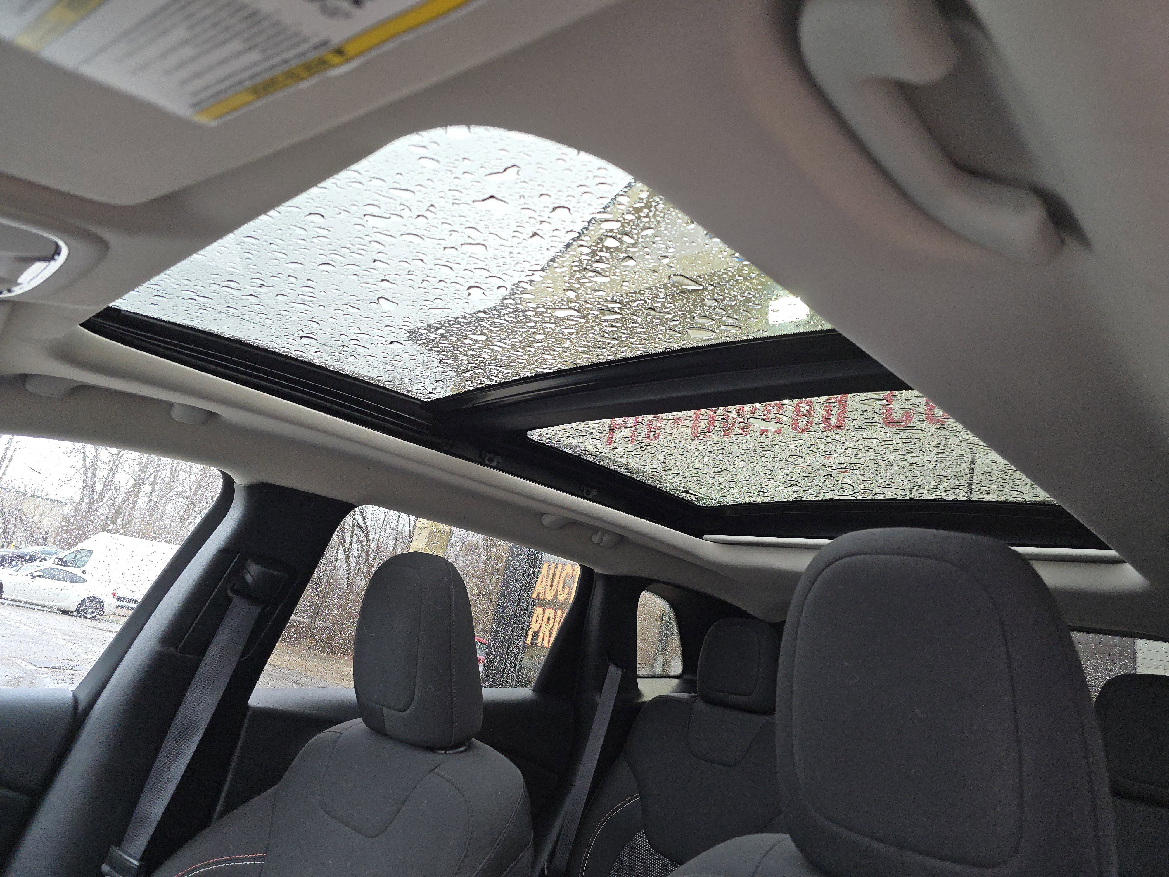 Used 2016 Jeep Cherokee 75th Anniversary image 9