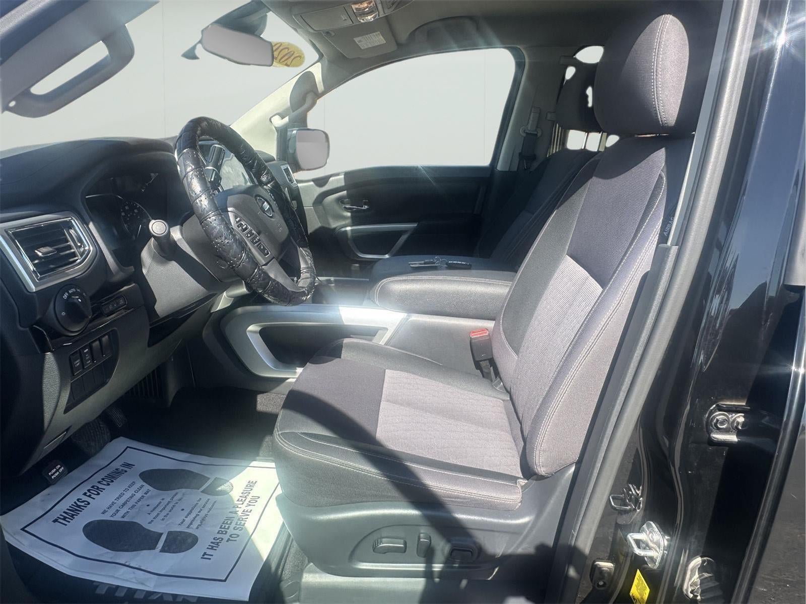 Used 2020 Nissan Titan SV w/ SV Convenience Package AWD/4WD image 11