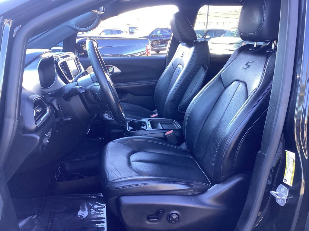 Used 2019 Chrysler Pacifica Touring-L w/ S Appearance Package FWD image 14