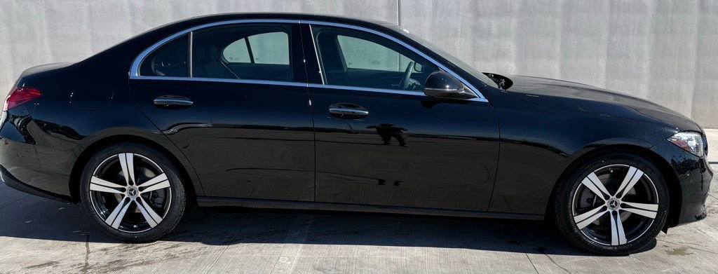Used 2025 Mercedes-Benz C 300 4MATIC Sedan image 3