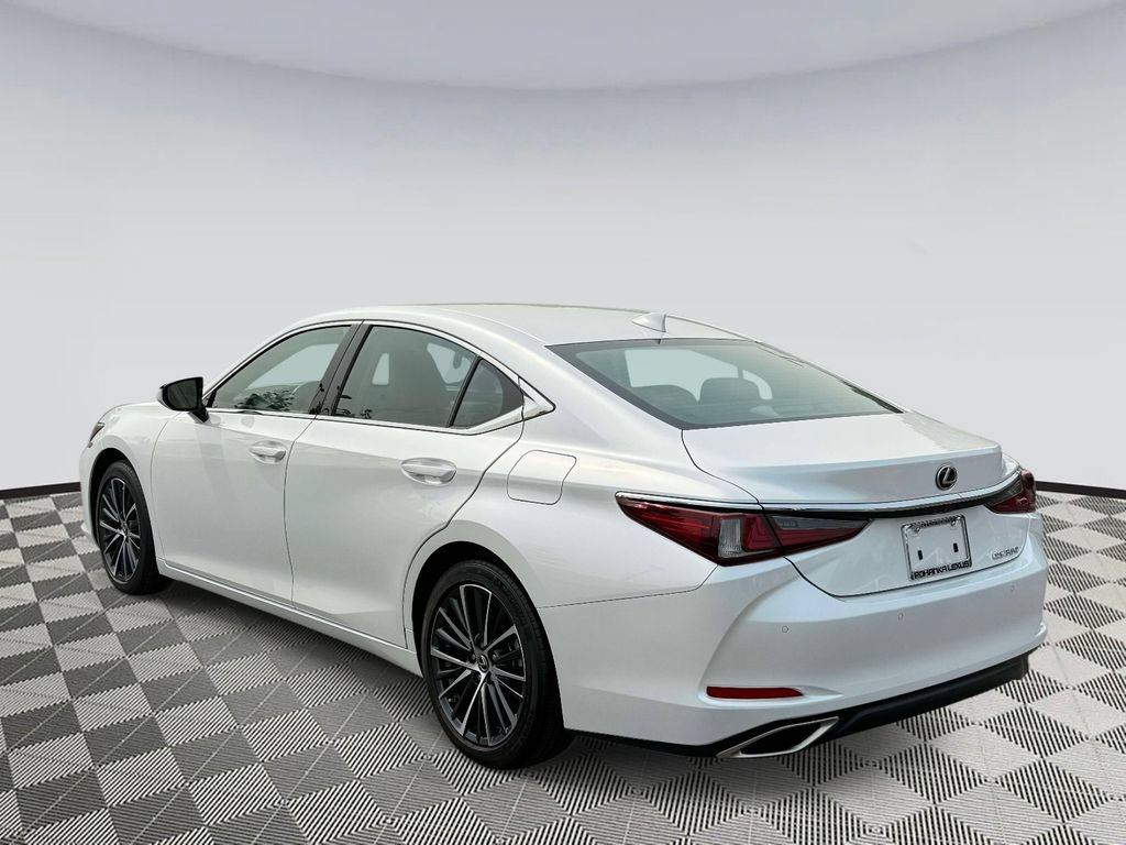 Used 2025 Lexus ES 350 w/ Premium Package FWD image 4