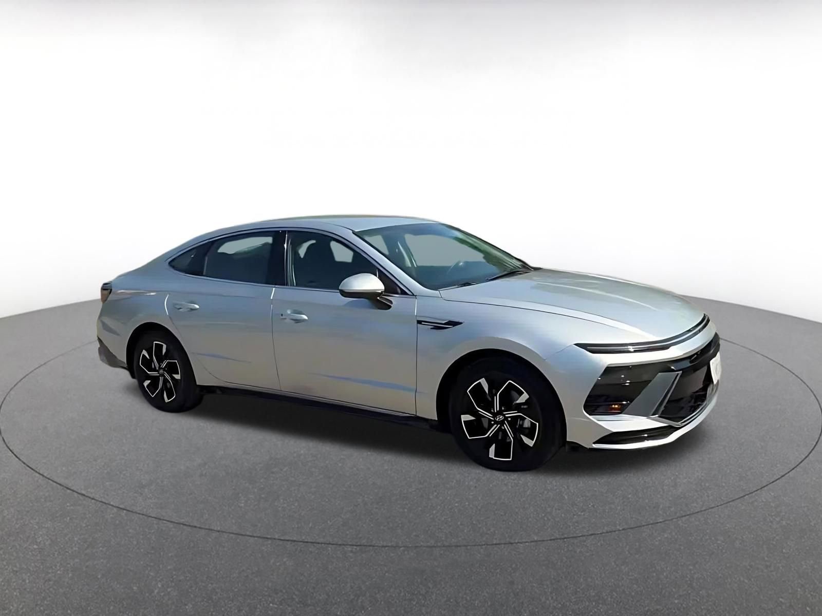 Used 2025 Hyundai Sonata SEL FWD image 2