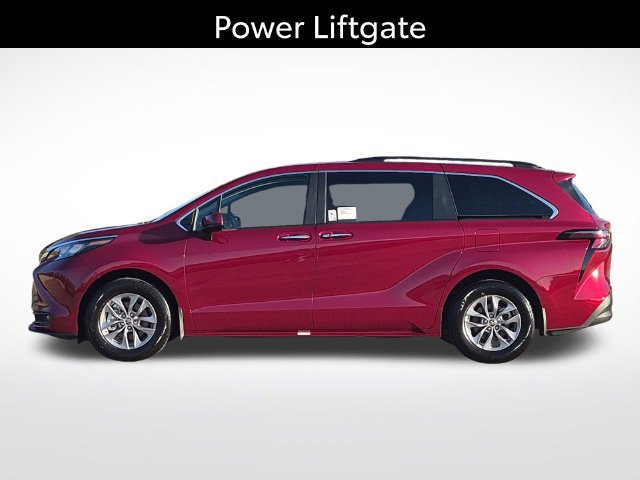 Certified 2026 Toyota Sienna XLE FWD image 9