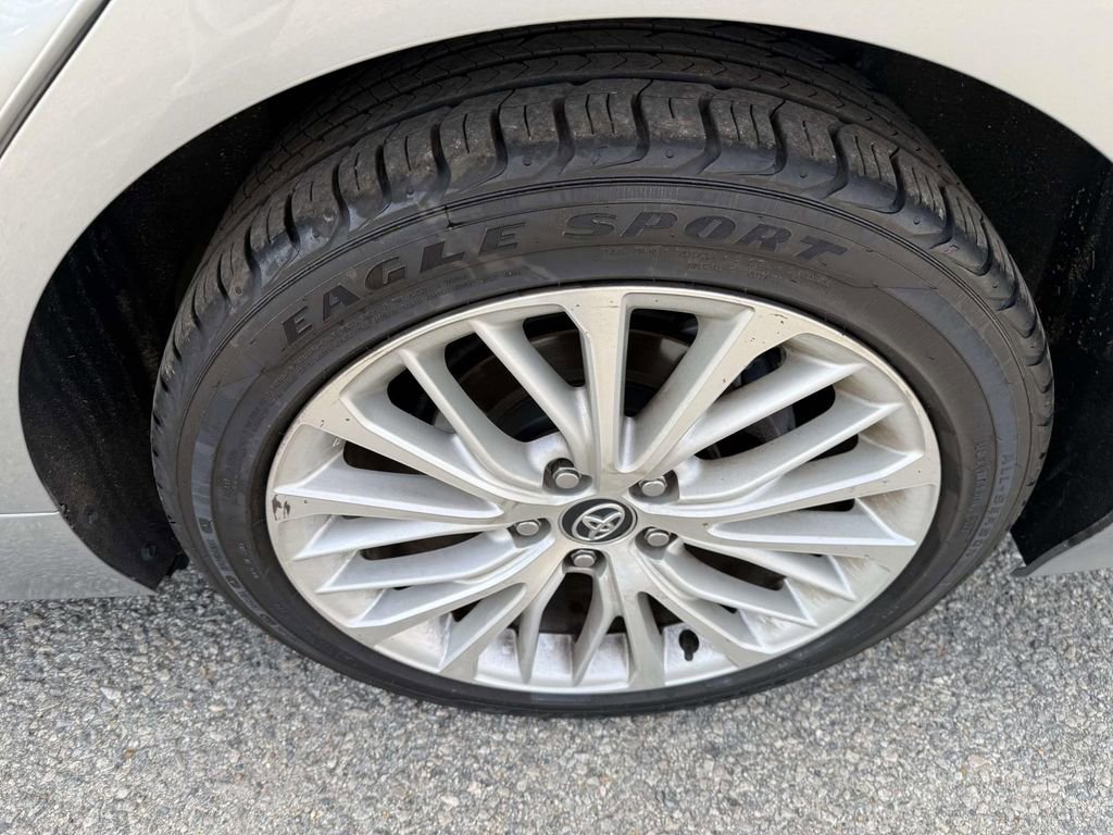 Used 2020 Toyota Camry XLE image 12