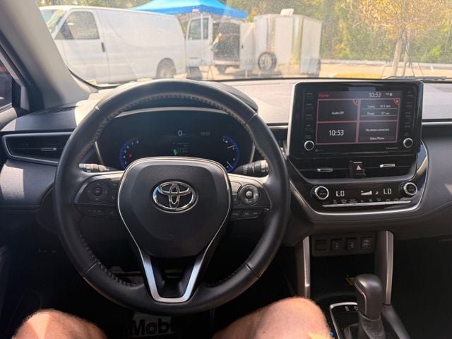 Used 2022 Toyota Corolla Cross XLE FWD image 2