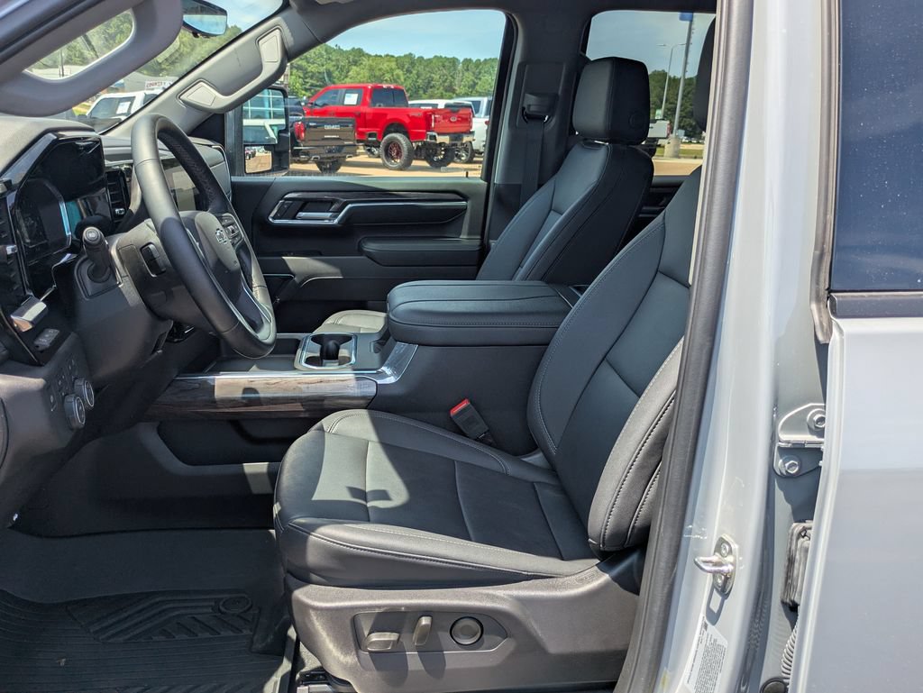 Used 2024 Chevrolet Silverado 3500 LTZ w/ LTZ Plus Package AWD/4WD image 5