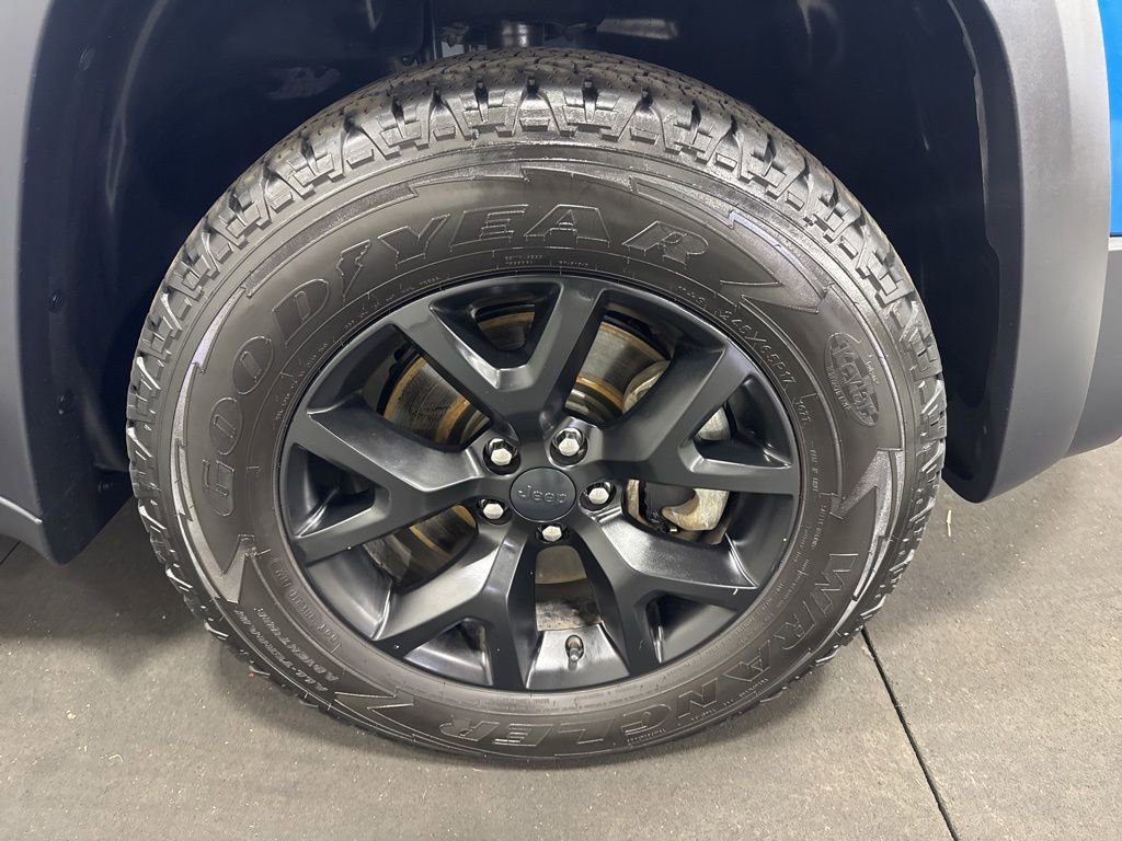 Used 2018 Jeep Cherokee Trailhawk w/ Comfort/Convenience Group image 11