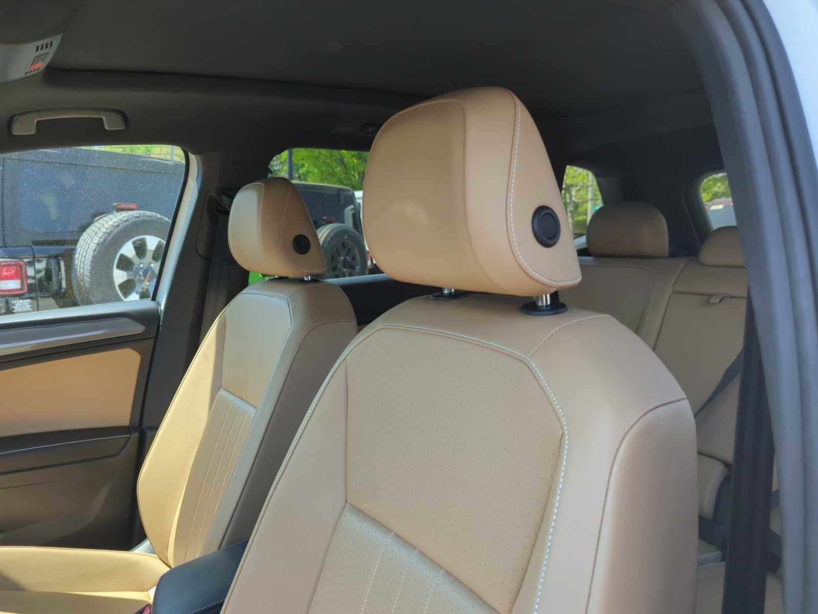 Used 2023 Volkswagen Tiguan SE AWD/4WD image 15