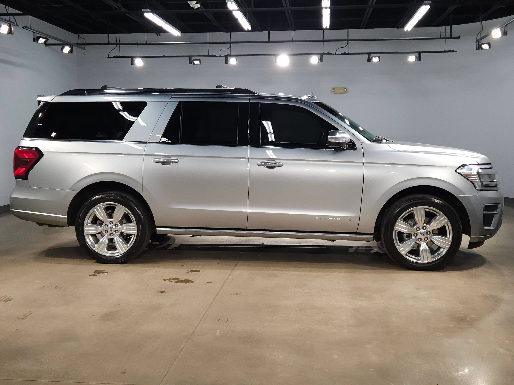 Used 2023 Ford Expedition Max Platinum AWD/4WD image 8