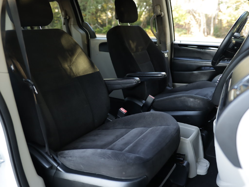 Used 2016 Dodge Grand Caravan SE FWD image 29
