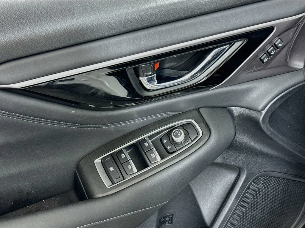 Used 2025 Subaru Outback Limited AWD/4WD image 18
