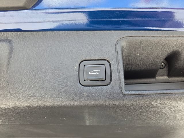 Used 2023 GMC Terrain SLE w/ Driver Convenience Package FWD image 10