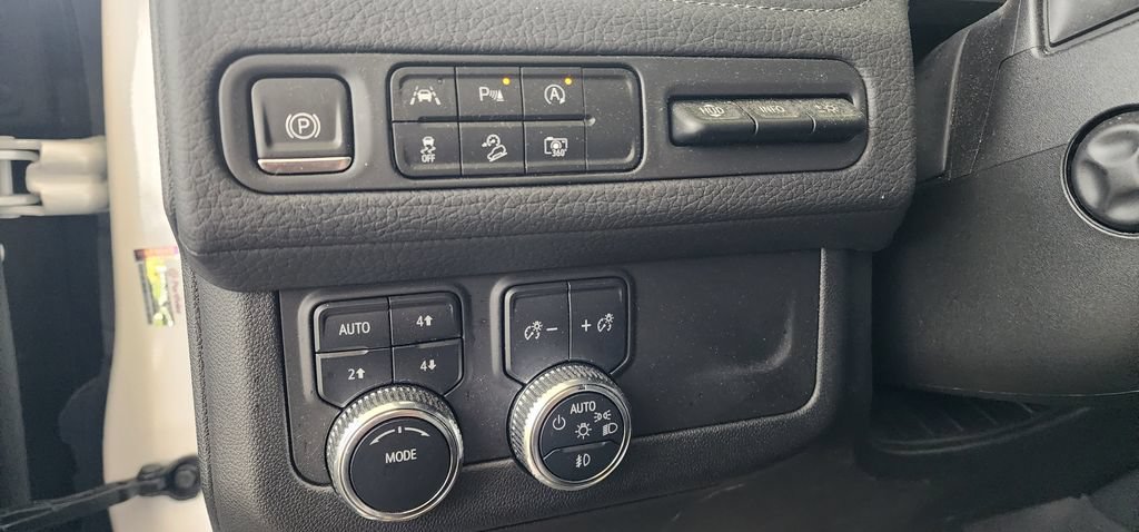 Used 2024 GMC Yukon Denali AWD/4WD image 28