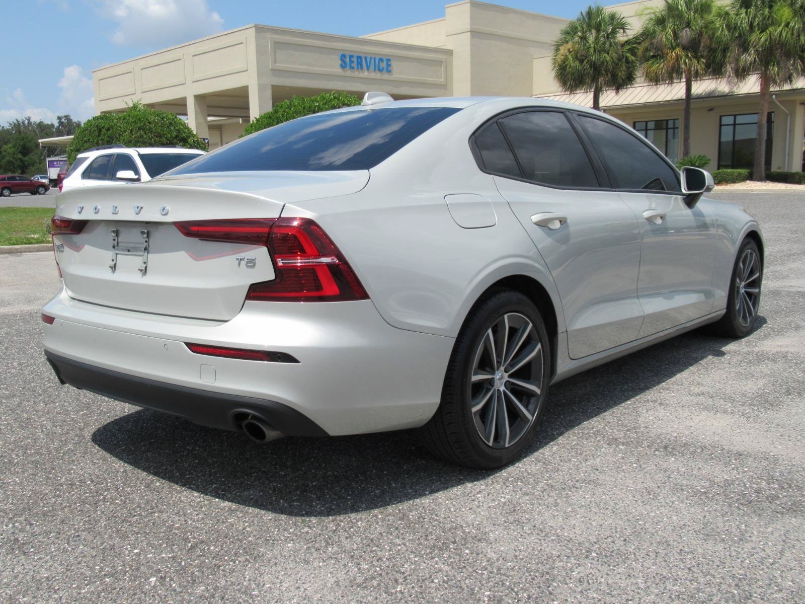 Used 2021 Volvo S60 T5 Momentum FWD image 7