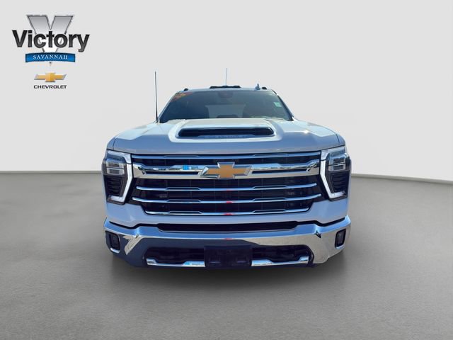 Used 2025 Chevrolet Silverado 3500 LTZ AWD/4WD image 2