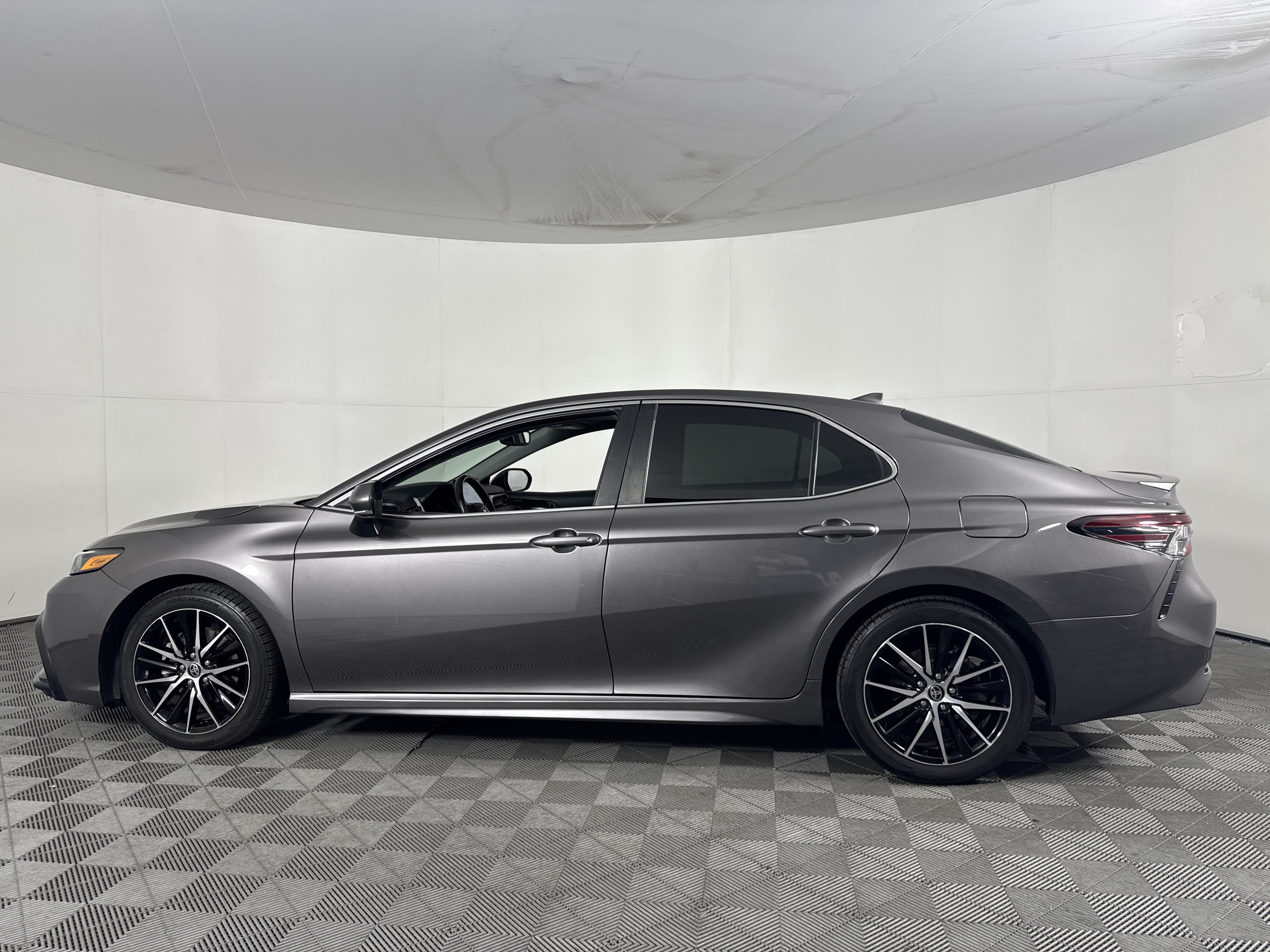 Used 2023 Toyota Camry SE w/ Audio Upgrade Package FWD image 10