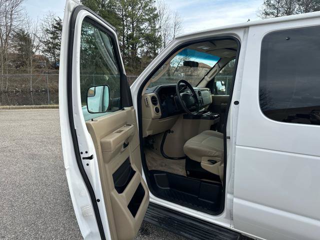 Used 2011 Ford E-350 and Econoline 350 XLT image 29