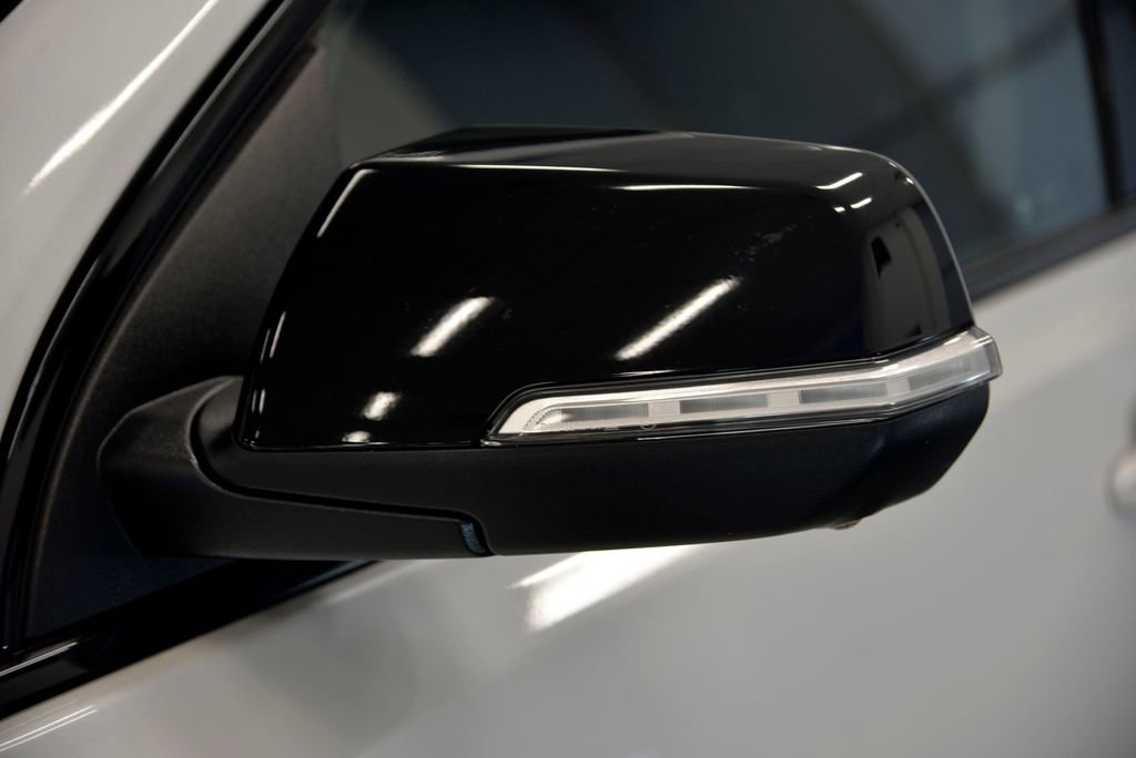 Used 2022 GMC Acadia AT4 w/ Technology Package image 12