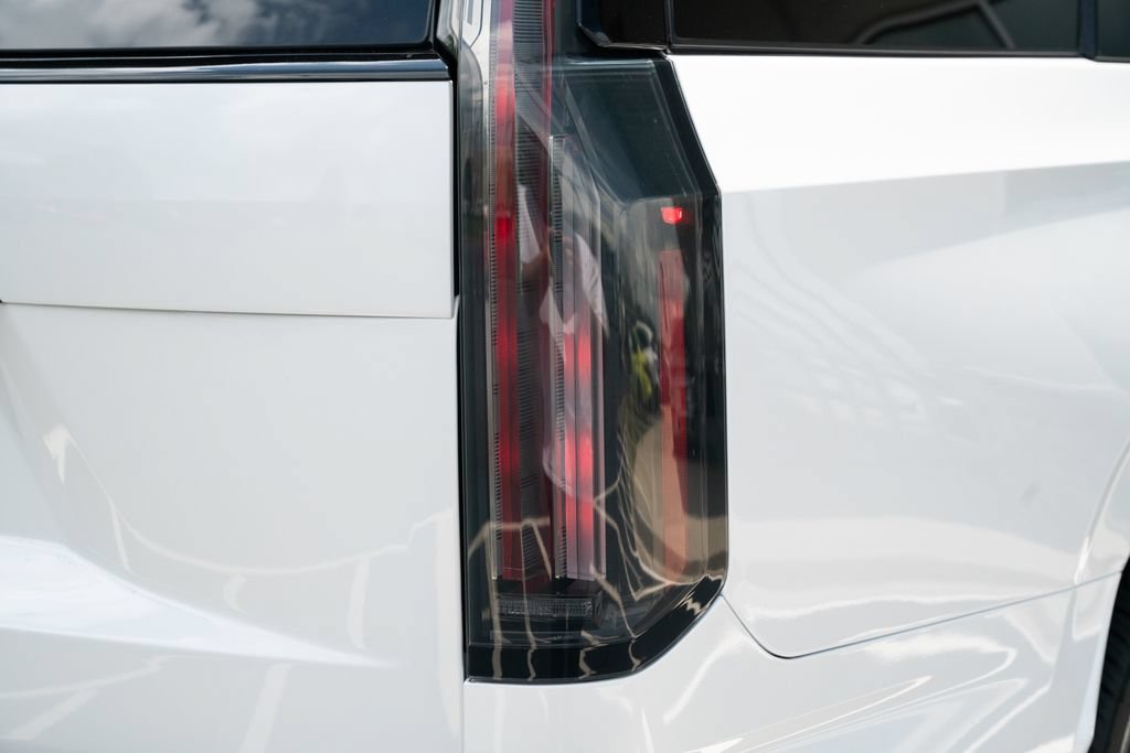 Used 2025 Cadillac Escalade V AWD/4WD image 12