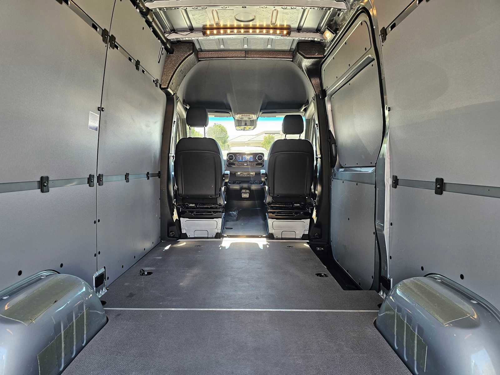 Used 2025 Mercedes-Benz Sprinter 2500 image 18