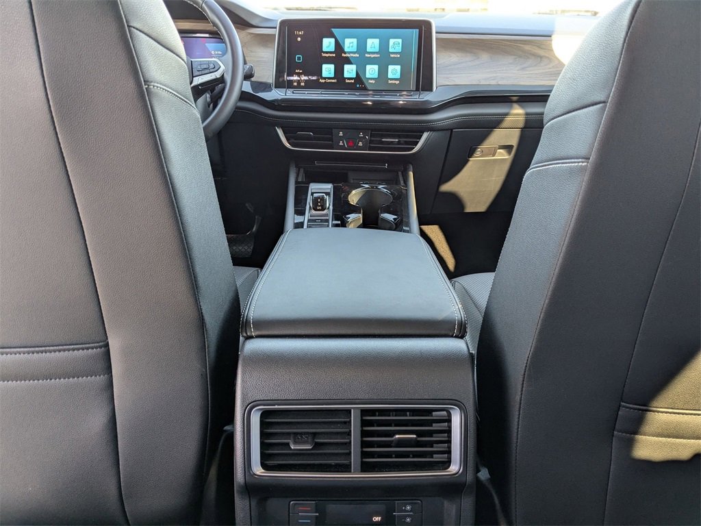Used 2025 Volkswagen Atlas SE image 30